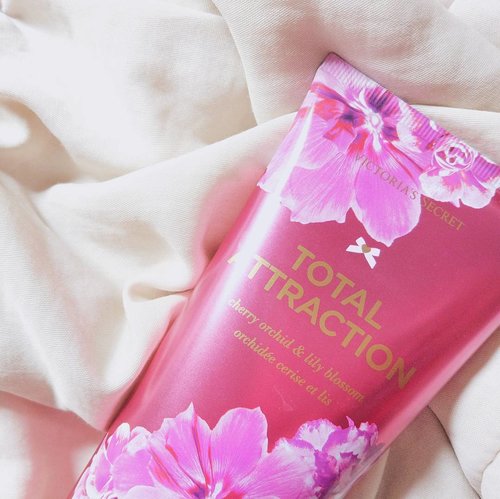 The sweet scents of the cherry orchid and lily blossoms, simply boost my Tuesday. Ready to face the day!
.
Victoria's Secret Total Attraction Cherry Orchid and Lily Blossom
.
Have a blessed Tuesday😄

_

#victoriassecretpink #victoriasecrets #vs #handcream #bodycream #cherryorchid #lilyblossom #pink #clozetteid #clozettedaily #vscocam #vsco #vscophile #exploretocreate #vscogrid #peoplescreatives #photoshoot #igdaily #vscodaily #instadaily #instastyle #likeforlike #photooftheday #potd #justgoshoot