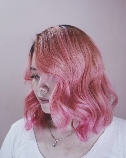 🌸Finally decided to paint my hair pink (again)Been wanting this color since april. So happy now I get it.Special thanks to mas @oong_hairdresser for patiently bleached my hair in 2 sessions, so it won't damaged. Also @pulpriotindonesia for this such great color. I've prepared tutorial vids that I'll upload on my YouTube channel soon. It's so long😣.....#clozetteID #pinkhair #deeshairjourney