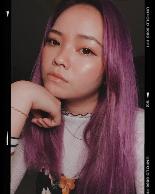 So happy I have purple hair and my hair is getting.longer❤️ and shampoo-nya makin boros 👍🏻👍🏻 But I'm just grateful that I still have hair, my hair still grows, still healthy tho it's very dry.What do you think about me having purple hair?..#potd #potdindo #vscocam #vsco #vscophile #vscogrid #peoplescreatives #igdaily #instadaily #instastyle #fashionblogger #photooftheday #justgoshoot #vscogood #clozetteid #snapseeddaily #snapseed #exploretocreate #vscodaily #cchannelid #deedeeyoung #ragamkecantikan #beauty #deedeehairjourney #beautyblogger #unfold