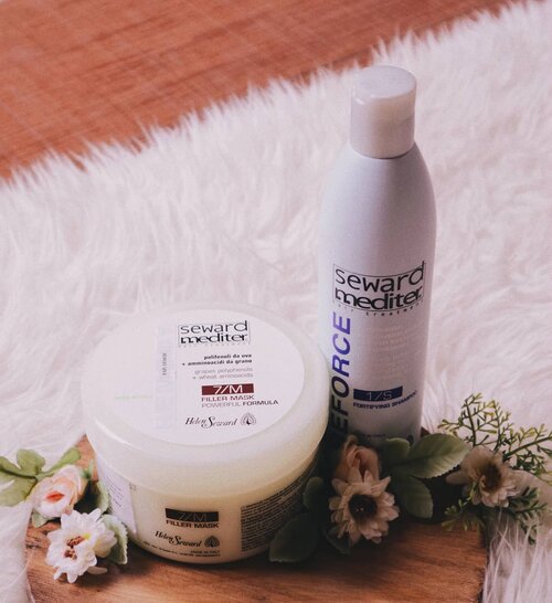 I promised you that I would share you my current hair routine products. It's not all but these 2 are the products that I've used and will gonna use it for a long time. 
This is @helensewardindonesia Fortifying Shampoo untuk rambut rontok and 7/M Filler Mask. Helen Seward ada product yang biasa dipakai oleh professional dan asalnya dari Milan, Italy.
I've used it for 2 weeks now for the shampoo and 2x for the mask. I've written down full review which you can read on my blog. Direct link on my bio😘
I have to say I'm quite impressed with the mask and THEY ARE VERY AFFORDABLE OMG! And you can purchase them at @beautydept.id❤️ .
.
#clozetteid #cchannelid #potd #potdindo #vscocam #vsco #vscophile #vscogrid #peoplescreatives #igdaily #instadaily #instastyle #photooftheday #justgoshoot #vscogood #snapseeddaily #snapseed #photoshoot #exploretocreate #vscodaily #beautyjournal #beautyreview #sponsoredreview #helenseward #helensewardindonesia #fortifyingshampoo #fillermask #beautydeptid #beautydept