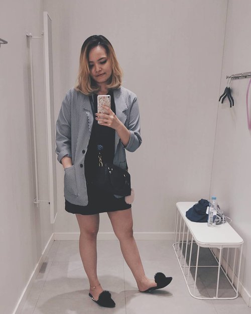 Chose the biggest fitting room at h&m and snap! Voila!
Have a great weekends guys❤️
.
.
.
.
.
.
#ootd #ootdindo #potd #potdindo #vscocam #vsco #vscophile #vscogrid #peoplescreatives #igdaily #instadaily #instastyle #fashionblogger #photooftheday #justgoshoot #vscogood #clozetteid #clozettedaily #snapseeddaily #snapseed #photoshoot #exploretocreate #vscodaily #love