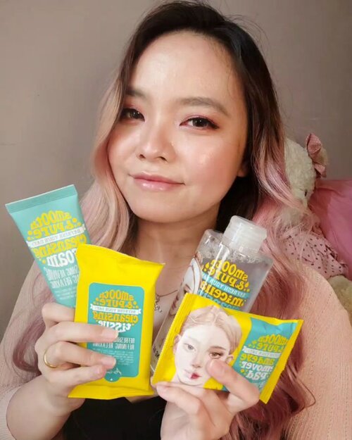 So @sociolla send a package and I decided to try @ariul_id Smooth & Pure Series, ada Lip & Eye Remover, Cleansing Tissue, Micellar Water, and their infamous Cleansing Foam.I have to say I'm in love with all of their products especially Lip & Eye Remover and the Cleansing Foam cos it has such a refreshing and calm scent that makes you smile while washing your face! I know I did, cos it smells SO GOOD! So the foam has Double Bubble System that's able to clean thoroughly even microdust. It also has 100% essential natural oil that can help moisturized the skin. I didn't feel any skin stripping or that squicky clean feeling that can make your skin dry or even damaged the skin barrier..As for the Lip & Eye remover, it's so easy to wipe clean even the most difficult one such as eyeliner and mascara, even glitters. So so amaze!!! The Micellar water is also incredibly smooth and soft to the skin.If you want to try this products, GOOD NEWS! Aku punya 50 voucher with value 30% off (max cashback 15k) untuk setiap pembelanjaan online di website @sociolla. Voucher Code: ARLXSBN100.So, makesure if you want to buy this, use my code to get MORE discount ♥️..#ariul #ariulbeauty #ariulsmoothandpurecleansingfoam #ariulsmoothandpure #lipandeyeremover #micellarwater #cleansingfoam #cleansingtissue #sociolla #SOCOID #SOCOBOX #beautyjournal #clozetteid #clozette #clozetteambassador #clozettestar