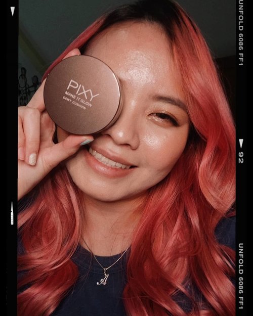 When you're so happy you've finally found the perfect cushion after spending alot of 💸 to others that were more expensive but didn't match your skin tone.I'm just quite impressed with @pixycosmetics Make It Glow Dewy Cushion. Tho for me it's only medium coverage (swipe to see vids) but I think it's buildable. For someone with tight budget that don't even wear makeup everyday, this is enough. It covers most of ny flaws flawlessly.I Use shade 101 light beigeOil control: ok👍🏻 I don't get breakout, itchy with this cushion. No patchy-ness even after several hours of using, there's crack under my eyes abis but that's not a big problem for me.Psst. I just finished coloring my hair in this picture 😊...#potd #vscocam #vsco #vscophile #vscogrid #peoplescreatives #igdaily #instadaily #instastyle #fashionblogger #photooftheday #justgoshoot #vscogood #clozetteid #snapseeddaily #snapseed #exploretocreate #vscodaily #cchannelid #deedeeyoung #ragamkecantikan #beauty #deedeehairjourney #pinkhair #pixycosmetics #pixy #pixymakeitglow #cushion #thedeehair #hairtransformation