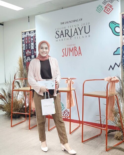 The Launching of Color Trend 2020SARIAYU Martha Tilaar @sariayu_mt@femaledailynetworkSumba menjadi trend inspirasi dari warna padang savananya, senja, warna tanah dan lainnya.Prediksi warna dunia menentukan warna trend 2020. Akhirnya tercipta rangkaian produknya berupa Lip N Cheek, Eye Makeup Kit, Cheek Palette yang bisa di gunakan untuk highlighter, blush On, jadi lebih praktis, lebih mudah, dan simple.Kandungannya bagus karena staymoist lock, sekali usap langsung On, full coverage, formula ringan dan tahan lama.Pelopor Clean Beauty Indonesia. Auto cantik, dengan menggunakan Sariayu langsung percaya diri dan menjadi lebih cantik.@beautycreatorcommunity#FDxSariayu #BCCxSariayu #FearlessBeauty#AutoCantik #SariayuColorTrend2020 #ClozetteID