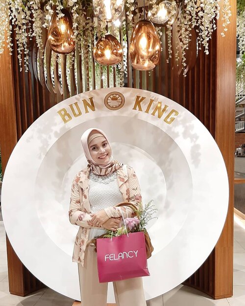 Arisan Cantik SMIDSelain kocok arisan, Talkshow Healthy Sex for Happy Marriage by dr Ferry Darmawan, SpOG.Shopping Race with Felancy (via website) & games, Jenius Presentation, Flower DIY Workshop by Unicorn dan Doorprize@felancy_intimate@jeniusconnect@milkita_indonesia@meltscookies.id@swissvita.id@flanel_busybook@de_la_mere@helperindonesia@smartmumsid#ArisanCantikSMID#UnicornxFelancy#FelancyIndonesia#JeniusConnect#SmartMumsID#ClozetteID