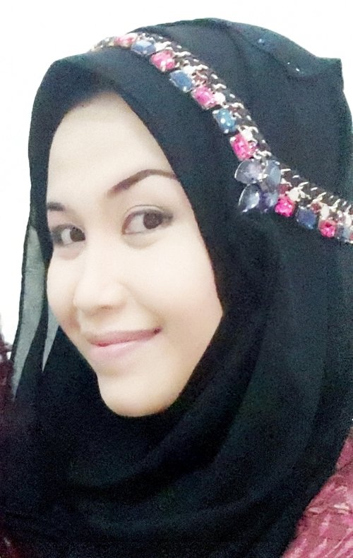My new necklace for this hijab style. What do you think? #ClozetteID #HOTD #ScarfMagz