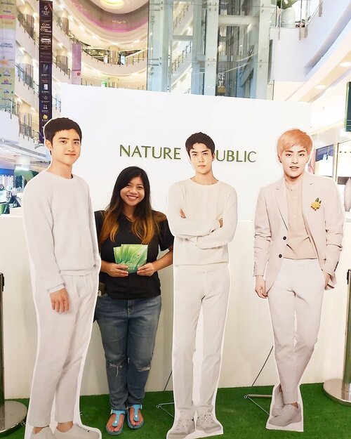 Masih dalam kebahagiaan photo2 dan dapet masker dari @naturerepublic.id jadi gw photo lah dengan bocah2 ini~~🤣🤣
.
.
.
#PlayWithNatureRepublic #JourneytoNature #NatureRepublicIndonesia 
#kbeauty #kbeautyskincare #beauty #skincare #nature #natural #beautyblogger #instablogger #instablog #blogger #lifestyleblogger #lifestyle #clozetteid