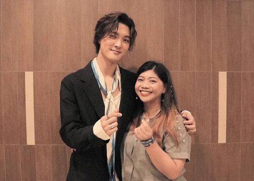 Pengalaman tak terlupakan bertemu dirimu 🤗😍
Thank you for great time together , for simple chit chat~🙈
Your warmness will remain forever 🙏💕
Success for your music 🙏🙏🙏
.
.
.
#luseechinketemuorangpenting #luseechinlovenive #NIve #whoiam #songs #music #lifestyle #blogger #instalifestyle #clozetteid #soconetwork