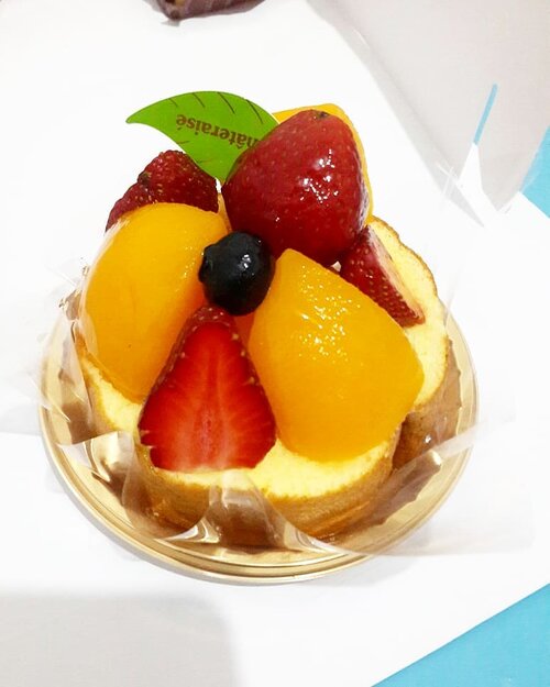 Perfect taste from @chateraise.id .
Celebrating September Girl Birthday with delicious cake😍
.
.
.
#luseechinbirthday #cake #birthdaycake #celebration #food #foodies #dessert #foodlover #instafood #lifestyle #blogger #pastry #fruit #clozetteid #kue