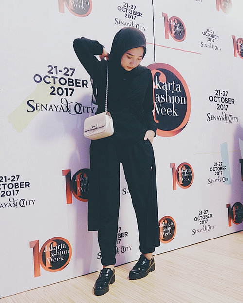 -
Black on black for Jakarta Fashion Week 2018.
-
#tapfordetails #clozetters #clozetteid #ootd #jfw2018 #jakartafashionweek #blackonblack #blacklabel #ATSandME #pose #strikeapose #saturday #bloggerlife #fashion