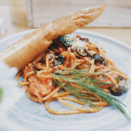 -
Seafood Spaghetti...
-
#foodies #foodblogger #foodphotography #spaghetti #seafoodspaghetti #spaghettilovers #spaghettiaddict #foodstylist #foodstagram #foodstyling #foodjournal #ggrep #clozetters #clozetteid #IM3OoredooSnap
