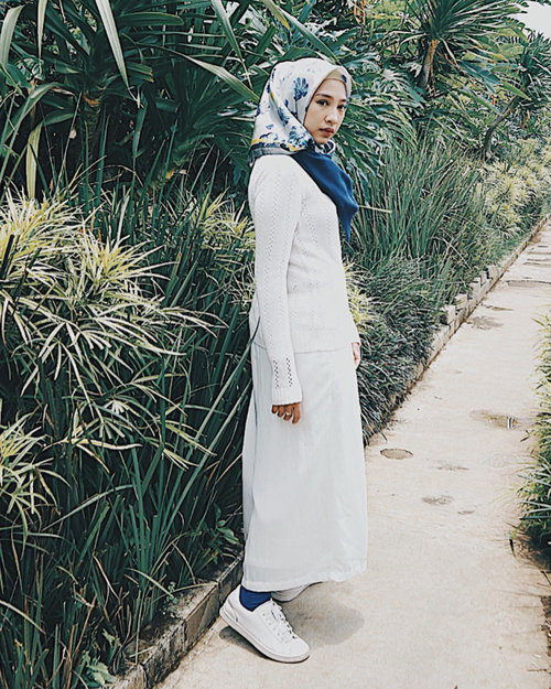 -Sejenak meninggalkan kefanaa-an JFW, mulai share foto foto di Bandung yang belum sempet ke post 😥.-Beautiful capture by @dinarinthan (truly travelmate)-#bandung #explorebandung #clozetteid #clozetters #photooftheday #potd #vsco #teamvsco #hijabworld #bloggerstyle #clovegardenhotel