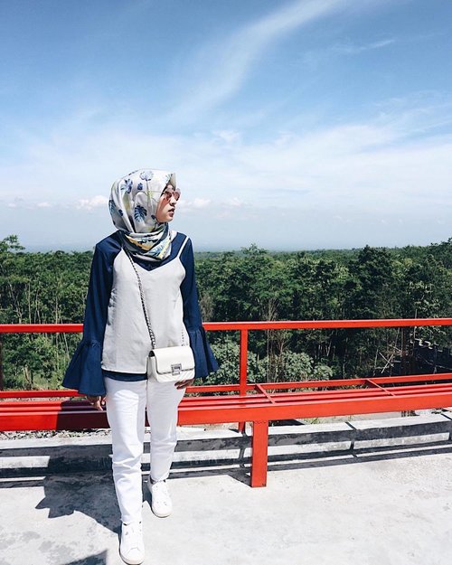 -
Love the sky cause I feel so calm, my outfit too 💕
-
#Yogyakarta #Jogja #Jogjakarta #KenanganJogja #hijabersindonesia #hijabootdindo #clozetters #clozetteid #holiday #thelostworldcastle #thelostworldcastlejogja #visitjogja #wonderfulindonesia