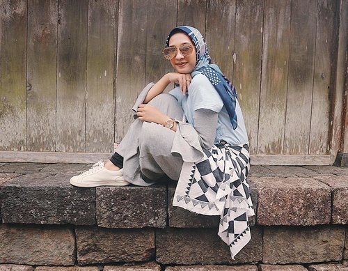 -Bahagialah tapi jangan sampai merenggut kebahagiaan orang lain, kalo masih suka merenggut kebahagiaan org lain sih itu tandanya kamu kurang piknik beb 😅..-#CandiCetho #Karanganyar #Candi #cethotemple #budaya #budayaIndonesia #Bloggerlife #bloggerperempuan #bloggerjakarta #travelblogger #hijabtraveller