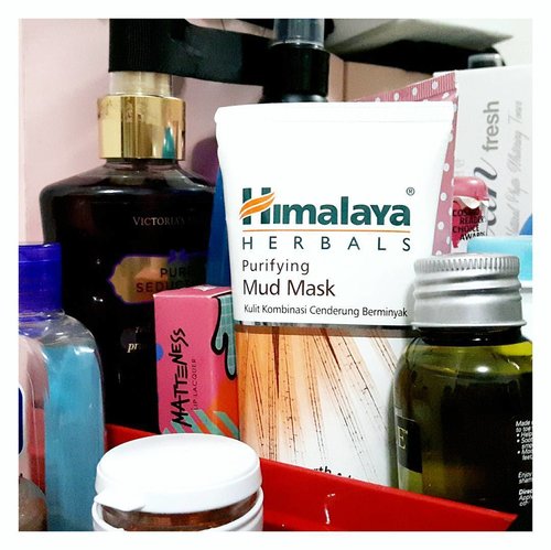 It's night! And it's time to pamper myself with masking 🤗
I usually use various face masks depend on my skin condition, but when my skin is in its normal condition, this Himalaya Herbals Purifying Mud Mask is my #sbbfavemask .
Why? Because it suits my skin type.
What's yours?
.
.
#blogger #beautyblogger #clozetteid #indonesiablogger #indonesiabeautyblogger #beautybloggerindonesia #bloggerindonesia #beautybloggerid #sbybeautyblogger #surabayabeautyblogger #beautybloggersurabaya #bloggersurabaya #surabayablogger #sbyblogger #bloggerceria #bloggerceriaid #bloggerperempuan
