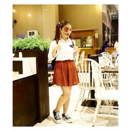 [NEW POST on #phieselphiedotcom]
Throwback to #Halloween Bash with @sbybeautyblogger 👀
This was my #OOTD (or #costume) inspired by bullied schoolgirl 😂
LOL wtf right?
.
📷@gadzotica .
.
.
#blogger #beautyblogger #clozetteid #indonesiablogger #indonesiabeautyblogger #beautybloggerindonesia #bloggerindonesia #beautybloggerid #sbybeautyblogger #surabayabeautyblogger #beautybloggersurabaya #bloggersurabaya #surabayablogger #sbyblogger #bloggerceria #beautyreview #bloggerperempuan #sociollablogger #sociollabloggernetwork #sociollabloggercommunity