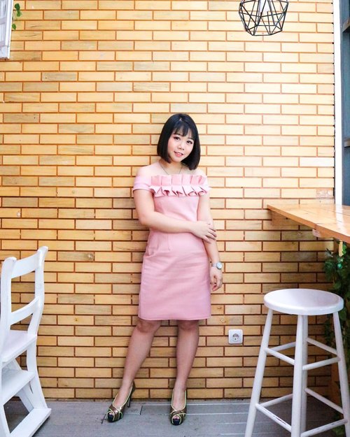 My pink #ootd for last event with @sbybeautyblogger @healthy_wealthy_oils @womanblitz @oils_holic .I've updated my blog regarding the event. Make sure to check the link 😁....#blogger #beautyblogger #clozetteid #indonesiablogger #indonesiabeautyblogger #beautybloggerindonesia #bloggerindonesia #ootd #sbybeautyblogger #surabayabeautyblogger #beautybloggersurabaya #ootdindo #coordinate #sbyblogger #bloggerceria #ootdid #bloggerperempuan #sociollablogger #sociollabloggernetwork #outfitoftheday