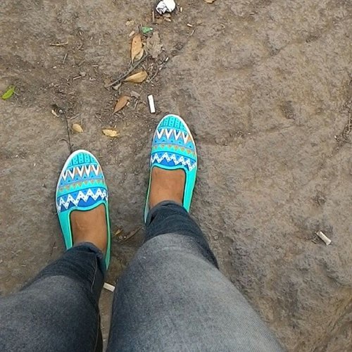 Get away weekend! 
Climbing to #GunungMunara wear this canvas shoes! 
#shoelovers #COTW #ClozetteID