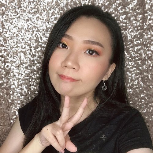 Look for something positive in each day, even if some days you have to look a little harder 🌈
.
Tutorial look ini ada di previous post yah 🐨
.
#motd #makeupoftheday #koreamakeuptutorial #clozetteid