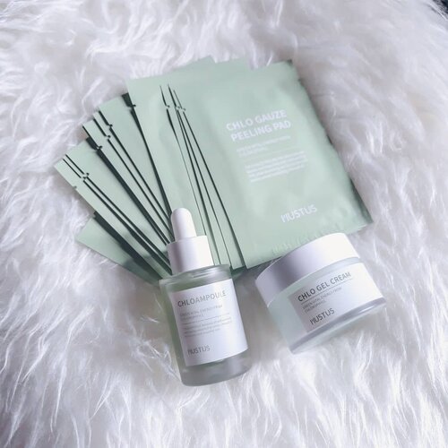 Rangkaian skincare dari @mustuskorea :

Chlo Gauze Peeling Pad/ Chloampoule/ Chlo Gel Cream ini benar-benar bisa mengabulkan keinginan kita punya kulit wajah halus dan sehat. Jerawat-jerawat kecil dibagian hidung dan pipiku mulai menghilang, kulit wajah jadi lebih cerah. 
Padahal baru seminggu pemakaian. 😍

More review on my blog
@charis_celeb @hicharis_official
#skincare #review #ampoule #peelingpad #facecream #beauty #charisceleb #charis #mustuskorea #clozetteid