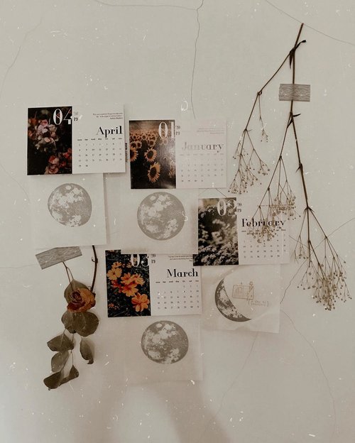 inspiration wall themed: moon and months...#clozetteid #listenindadailyjournal#travelphotography #nature #aesthetic #photography #bloggerperempuan #flowers #flowerstagram #flowerphotography #flowerpower #thoughts #qotd #shortstories #quotes #moonphases #quotestoliveby #poetic #lifestyleblogger #blogger