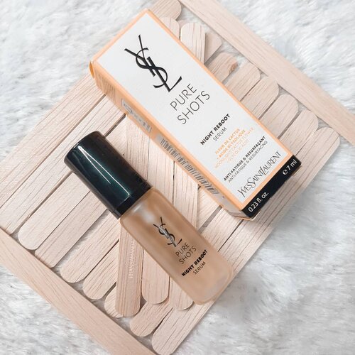 Kali ini kita ngomongin @yslbeauty pure shoots night reboot serum yuk 🤩
Serum ini, gue di kasih sama @femaledailynetwork beberapa waktu yang lalu.. ini travel size yaa 7ml only..bukan yg full size.. Teksturnya cair banget anyway kaya air.. pas di pakai meresap di kulitnya cepaaat banget banget.
.
Serum ini gue pakai sebelum tidur yaah..
.
Di gue, kulit ini extra melembabkan banget.. jadi pas bangun, wajah berasa kenyal banget..
Ini udh gue pake lebih dr 3minggu deh belom abis (yaiya gue pakenya dikit dikit wkwkk)
.
.
Klaim dr serum ini sendiri, dia bilang mampu memperbaiki kulit dalam waktu semalam saja.
Ini klaim agak bener sih, soalnya pas malam pake, pagi kulit tuh jadi kaya cerahan gitu.. dan pemakaian rutin, bekas jerawat agak tersamarkan..
.
.
Serum ini beraroma floral tp ngga nyengat yaa guys.. jadi msh oke banget buat kalian yang ga suka bau bau menusukk..
.
.
Untuk harganya, full size kalian bisa beli di harga IDR 1,200,000,- but i think ini worth the money kalau kalian kondisinya punya segudang aktivitas dan kulitnya cape seharian.
.
.
.
.
.
.
.
.
.
.
.
.

#clozetteid #femaledailynetwork #khansamanda #sociollabloggernetwork #theshonetinsiders #beautybloggerid #beautybloggerindonesia #indobeautyvlogger #indobeautysquad #100haringontenwithibc #beautyblogger #beautysocietyid #clozetteambassador #beautyinfluencer #ivgbeauty #cchannelbeautyid #rahasiacantik #beautynesiaid #beautynesiamember #yslbeautyid #faceserum #yslbeauty