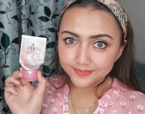 [FULL REVIEW CLICK LINK DI BIO]
Hello semua! Hari ini ada video baru looh di youtube gue tentang PIXY FACIAL SCRUB DUAL OFF POLISH!

Sama sama kita bedah yuk!

Klaim :
Mencerahkan, mengkontrol minyak berlebih, menghilangkan kekusaman wajah, mengangkat sel kulit mati

Yang gue rasa dikulit gue yg berminyak dan berjerawat:
Mencerahkan, NO
Mengkontrol minyak berlebih, YES
Menghilangkan kekusaman wajah, YES
Mengangkat sel kulit mati, YES
(Selengkapnya di youtube yaa)

Masa gue coba: 2 - 3 bulanan i guess (sampai habis)

Ukuran : 40ml (dalam video) & 100ml

Harga : 12,000 - 25,000 (tergantung beli dimana)

Tempat beli : dimana mana ada baik online maupun offline

Anjuran pemakaian : 2 - 3 kali dalam seminggu.

Semoga bermanfaat!
Xoxo,
Khansamanda
.
.
.
.
.
.
.
.
.
.
#clozetteid #khansamanda #makeupreview #skincareview #pixycosmetics #jakartabeautyblogger #beautysocietyid #indobeautysquad #indobeautyvlogger #facialscrub #tampilcantik #dandancantik #pixyfacialscrub