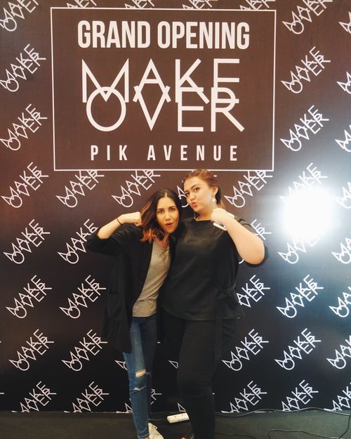 Yesterday at @makeoverid new store opening at PIK AVENUE!! Ketemu lagi sama tersayang wa @suhaysalim ! Bahagia banget lah kalo setiap ketemu manusia satu ini khaaaannn :"""") aylafyuterus gua kaya raksasa gitu kalo disamping ka @suhaysalim wakakaka#Clozetteid #MAKEOVERGRANDOPENING #MakeOverStore