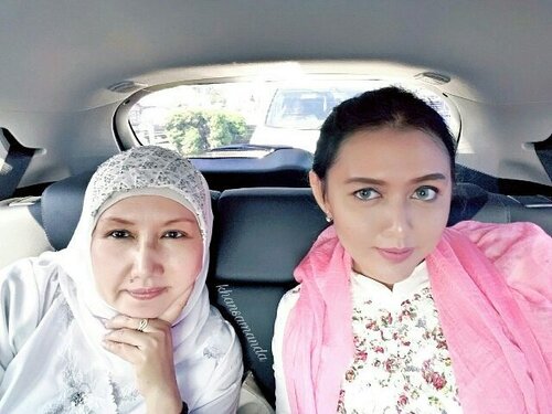 Selamat hari ibu untuk wanita paling cantik, kuat dan tangguh di dunia bagi ku♡

Mama adalah ibu, teman, sahabat, sekaligus cinta pertama dan terakhir Bella sampai kapanpun.. Sehat terus yaa mama.. doain biar bella bisa banggain dan bahagiain mama terus.. Mama itu segalanya buat bella..
Jangan sakit lagi ya ma..
Sehat terus, panjang umur dan bahagia terus.. Doain bella biar bisa selalu bahagiain mama sampai akhir hayat bella.. I love you to the moon and back♡ @rimaherpen 
#clozetteid #clozetteambassador #khansamanda #mothersday
