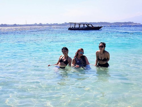 Beach party🌊🌊🌊🌊🌴🌴🌴🌴🌅🌅🌅🌅🌅🌅💖💖💖💖💋💋💋💋
.
.
.
.
.
.
.
.
.
.
.
.
.
.
.
.
.
.
#khansamandatraveldiary #clozetteid #clozetteambassador #beautynesiamember #travelblogger #travel #lomboktrip #lombok #gilitrawangan #giliisland #beach #beautifuldestinations #sea #explorelombok #exploreindonesia #girls #vacation #l4l #like4like #likeforlike #trocolikes #sgdv #sigodevolta #sgv #tflers