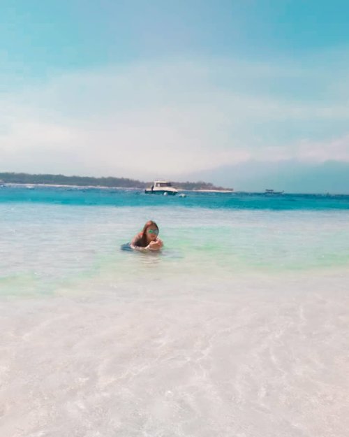 Misii.. Ratu mau berendem duluuu.. Buang sial wkwkwkwkwkwk 😂
.
.
.
.
.
.
.
.
.
.
#clozetteid #khansamanda #khansamandatraveldiary #sea #beach #beachlife #lombok #indonesia #gilitrawangan #vitaminsea #beautifuldestinations @beautifuldestinations #travel #traveltheworld