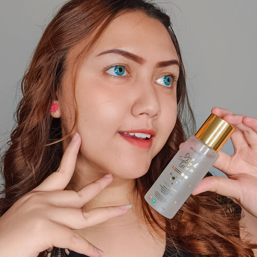 ✨Self care starts with skincare✨

Seneng banget bisa nemu produk yang bikin kulit gue lebih kenyal, kencang, glowing dan lebih sehat ✨ apalagi kalau bukan @msglowbeauty deep treatment essence salmon DNA ini✨

💕 Diperkaya dengan Salmon DNA, 5 Types Hyaluronic Acid, Niacinamide & Ceramide ✨

💕 Tekstur produk cair agak kental (tekstur essence pada umumnya) dengan aroma yang tidak begitu tercium. 

💕 Saat dipakai di kulit, kulit terasa dingin, dan produk mudah meresap ke kulit tanpa meninggalkan rasa lengket dan berat. 

💕 Gue pakai ini setelah penggunaan toner. Kadang gue juga suka kompres wajah gue pakai produk ini karena beneran bikin kulit jadi lebih kalem dan dingin saat digunakan. 

💕 Yang gue rasakan setelah hampir sebulan pemakaian, kulit memang jadi lebih sehat, kenyal, kencang, lembab dan segar. Ini sih oke banget yaa buat yang concernnya aging karena produk ini bisa banget untuk fight tanda tanda penuaan di kulit. 

💕 Harga nya masih bersahabat menurut gue cuma 175ribu aja utk ukuran 100ml. Oh yaa.. Sudah BPOM yaa! 

💕 More info bisa cek langsung ke @msglowbeauty

#clozetteid