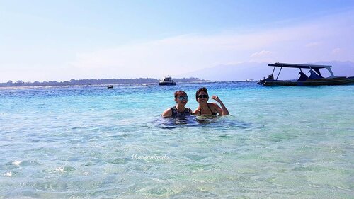 Everybody needs a bestfriend,  and im happy im yours~~ #khansamandatraveldiary #clozetteid #clozetteambassador #beautynesiamember #travelblogger #travel #lomboktrip #lombok #gilitrawangan #giliisland #beach #beautifuldestinations #sea #explorelombok #exploreindonesia #girls #l4l #like4like #likeforlike