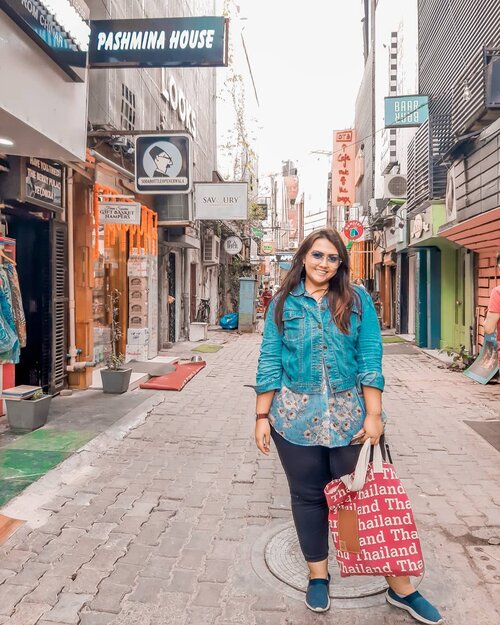 Roaming around Khan Market this afternoon..
Yaudah yee dr sekian lama gue disini,gue beneran ga pernah ke Khan Market.. baru today hahaha.. happy diwali ❤
.
.
.
.
.
.
.
#khansamanda #india #newdelhi #wonderful#beautifuldestinations 
#khansamandatraveldiary #travel  #travelphotography#travelblogger #indonesiatravelblogger #travelgram#womantraveler #travelguide #travelinfluencer #travelling  #wonderful_places #indtravel #indotravellers#explorethailand #bestplacetogo #seetheworld#solotravel  #clozetteid #khanmarket #diwali