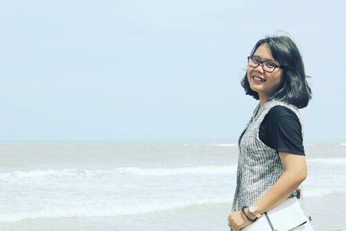 Always happy to meet the beach 😍❤🏖💦
-
-
#black #white #BlackandWhite #fashion #style #favorite #like #sea #beach #photo #photos #photooftheday #canon #indonesia #girls #girl #clozette #clozetteid #lookbook #lookbookindonesia #weekend #ggrep #anyer #anyerbeach #im3ooredoosquad #im3ooredoosnap #pantai #weekend #cheers #cheersforlife