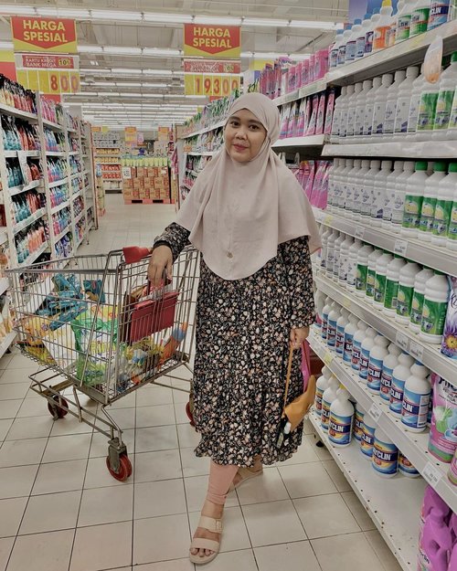 Weekend it’s Groceries Times 🛒🛒🧕🏻 Aluna Bergo by @heaven_lights 👗 Midi dress by @haideeorlin --#clozette #clozetteid #hlladies #teampvra #ootdwithhl #hlmonthlygiveaway #setiabersamahl #localbrand #supportlocal #groceries #ootdgrocery #groceryshopping #outfit #look #lookbook #lb #likes #heavenlights #heavenlightscustomer #hijabers #hijabootd #hijabootdindo #alunabergo #bergohl #weekend