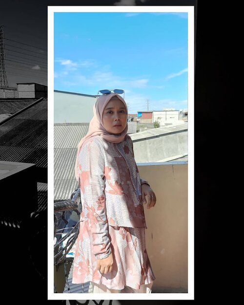 Eid Mubarak Day 2 with blue sky view.Kalau kemarin dikunjungi, sekarang saatnya dikunjungi.-#hlladies #heavenlights #heavenlightscustomer #umrohwithhl #eidwithhl #inlovewithhl #ootd #skyview #hijabstyle #hijabfashion #clozette #clozetteid