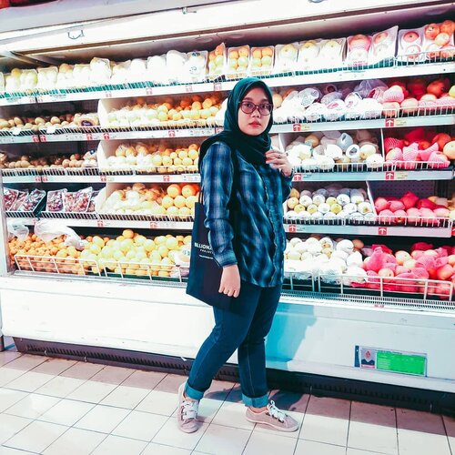 Time to shopping 🛒🛒Jangan lupa beli buah, biar makin kuat menahan rindu ini. Ehhh..#hlladies #heavenlights #inlovewithhl #umrohwithhl #heavenlightscustomer #dailyshirthl #outfitoftheday #ootd #ootdid #clozette #clozetteid