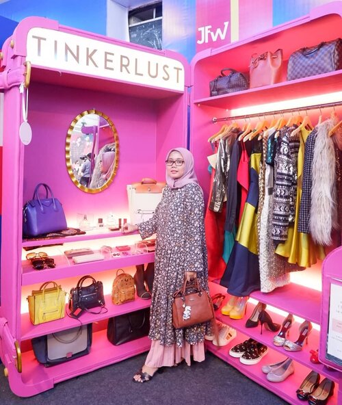 Jakarta Fashion Week Day 5 at booth @tinkerlustid , so geumasshhh ✨#TinkerlustxJFW2020#JFW2020 #JakartaFashionWeek#Fashion#Clozette #Clozetteid #ootd #ootdid