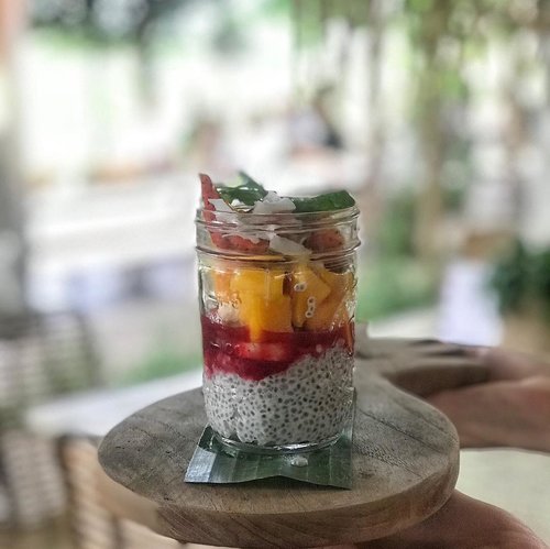 Basically fruit punch with lots of fruits 😂 My secret whenever I almost catch a cold. Shoo shoo flu...
.
.
.
#wheninBali #clozetteid #lifestyle #nook