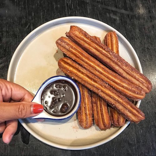 I love churros and I love it even more at @115coffee coz their churros isn’t that sweet. Perfectly nibbled with cappuccino. 😘😘
.
.
#115coffee #churros #dessert #clozetteid #lifestyle #foodie