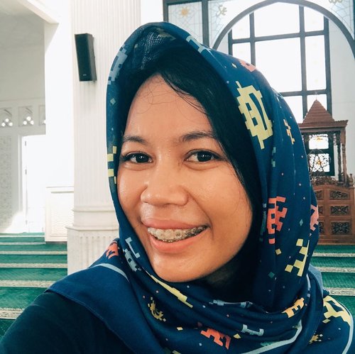 Kemarin seharian keliling wisata masjid di Jakarta pake scarf yang multifungsi: bisa jadi kerudung juga dari @minimons.bydindajou ..#selfie #kerudung #minimons #clozetteid #lifestyle #morninglikethis