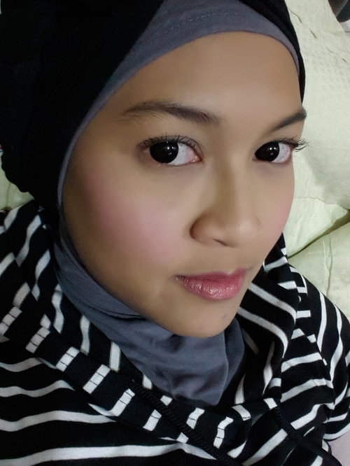 My everyday natural look. Only mascara by Maybelline the falsies,  blusher by The Face Shop, and lipstick by Bourjois in Rose Tweed. 