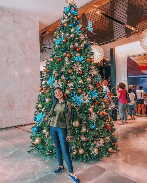 another Christmas tree with familly and different place 😊

start my holiday today 🥰😍
.
.
.
.
#clozetteid #christmastree #kl