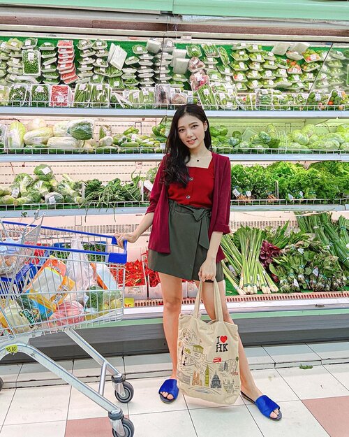 Grocery shopping!!!!!!
Udah membiasakan diri belajar buat belanja bulanan dan itu cari yang murah 😂🤣 nurani mama” udh mulai di tanamkan. Belanja banyak, kualitas oke tapi MURAH 😂🤣🤪 tapi outfit tetep kece biar masih tetep dilirik cogan 😅🤪🤪

Belanja begini habisin waktu tapi dapat pelajaran yg berharga. Mulai dibiasakan cari barang itu gak asal nyomot tapi liat kebutuhannya jd belajar hemat juga 😊

Tetap mau belajar dan bersyukur 😇😇
Ps. Tenang aku tetap pake masker koq ✌️
.
.
.
.
.
.
.
#groceries #girlpower #ootd #clozetteid #fashionblogger #fashion #blogger