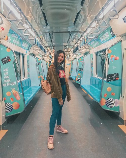 ElsaSilalahi on Instagram: “Yeeeeeach!!!!!akhirnya bisa cobain MRT di Jakarta 🤣🤣 meluangkan waktu untuk mencoba hal-hal yang tidak kita duga itu rasanya luar biasa 🥰🥰…”