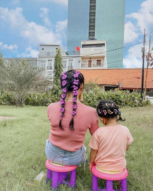 I love children. I love their smile, laugh and talkative but I hate when they crying 🤣 maybe everymom hate it too 😝So I style my hair and my nephew follow me too, such as pretty look from back 😍 .......#wheniamathome #hairchallenge #clozetteid #hair #hairstyles #ootd #ootdfashion #photooftheday #photography #nephew #love #girl