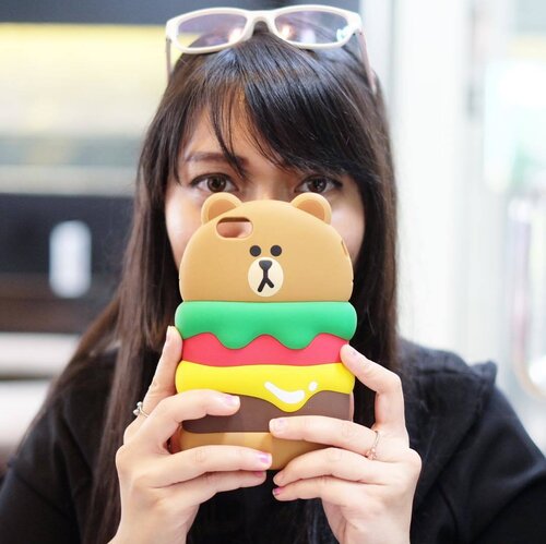 Casing punya @leeriady. Lucu yah. 😂😂😂
.
.
.
#selfportrait #clozetteid #dailyphoto #selfie
