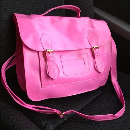 In love with satchel jelly bag by Mayonette. Got this lovely bag from Lazada. :3 