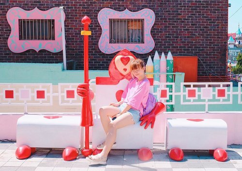 After Seoul and Busan, I finally write a blog post about things to do in Incheon. The highlight of the trip was this colorful neighborhood called Songwol-dong Fairy Tale Village 🌈 Read more by clicking link in my bio ☺️☺️ #bigdreamerblog #BigDreamerInKorea
.
.
.
#clozetteid #travelogger #incheon #incheonkorea #songwoldongfairytalevillage #traveler #koreatrip #ktoid #travelbloggers #travelblog #fairytalevillage #여행 #여행스타그램 #여행에미치다 #旅行 #旅行記 #송월동동화마을 #송월동